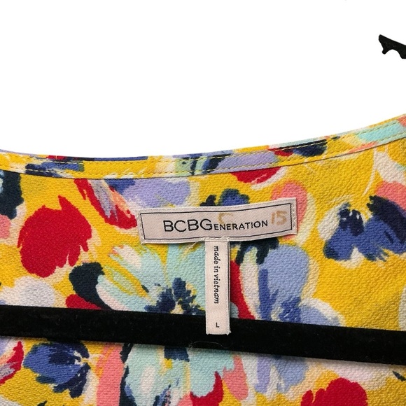 BCBGeneration Multicolor Floral Front Tie Blouse - Picture 4 of 4